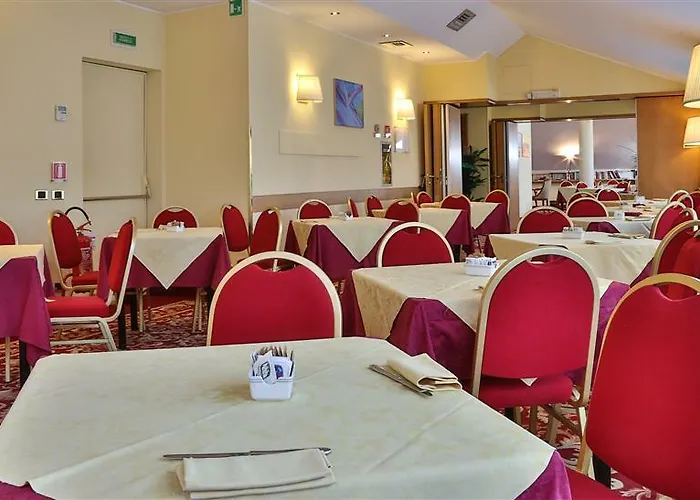 Hotel Mirage Sure Collection By Western